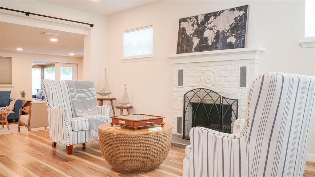 出租: $4,000 (3 贝兹, 2 浴室, 1596 平方英尺)