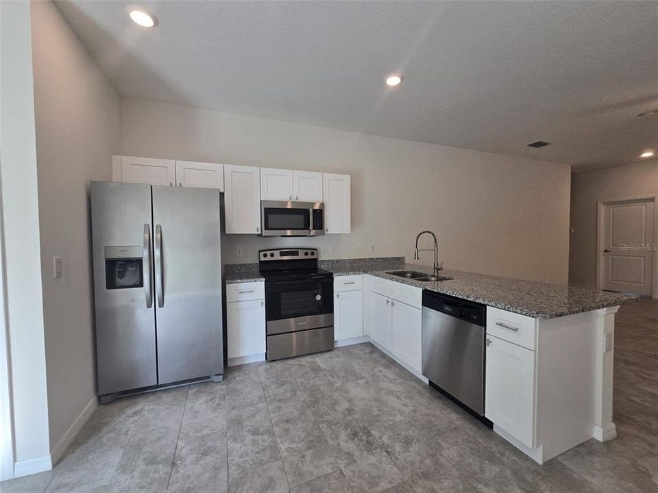 For Rent: $1,700 (3 beds, 2 baths, 1230.5 Square Feet)