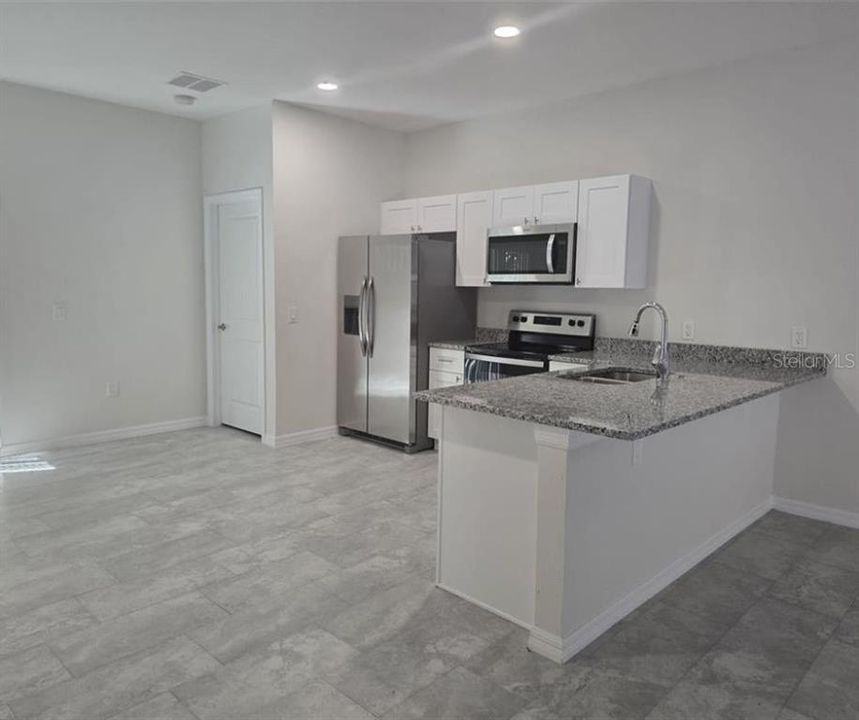 For Rent: $1,700 (3 beds, 2 baths, 1230.5 Square Feet)