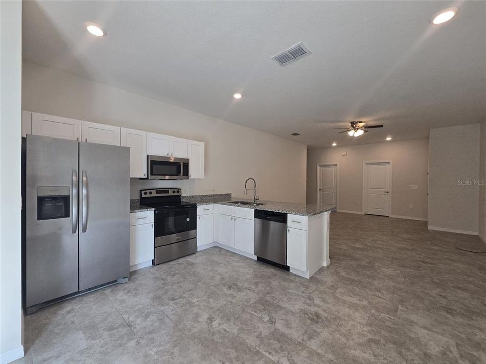 For Rent: $1,700 (3 beds, 2 baths, 1230.5 Square Feet)