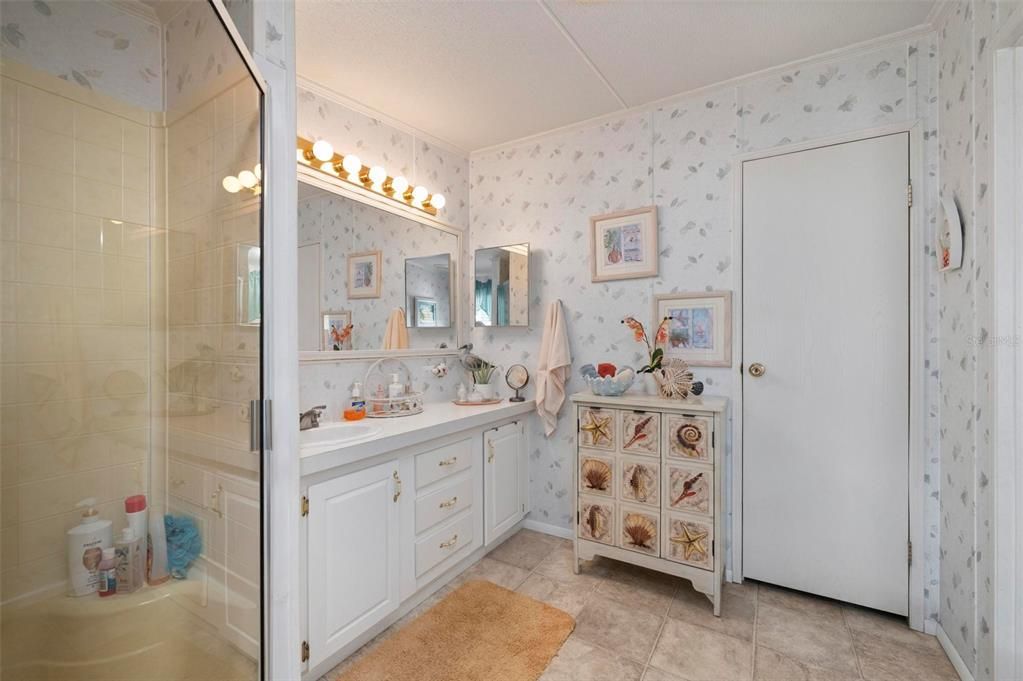 For Sale: $180,000 (3 beds, 2 baths, 1296 Square Feet)