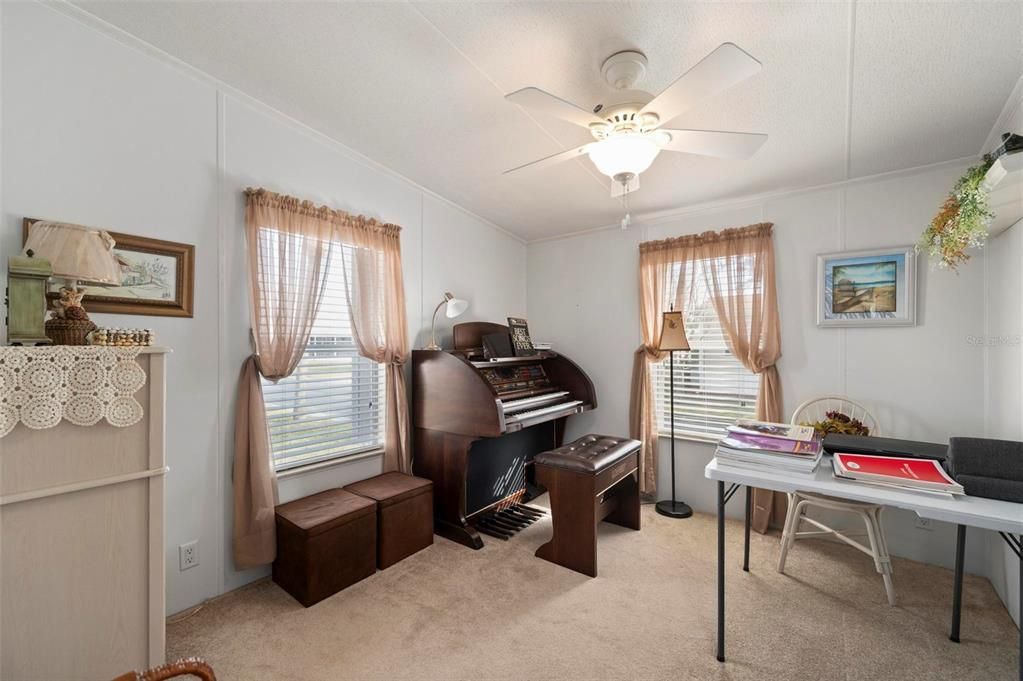 For Sale: $180,000 (3 beds, 2 baths, 1296 Square Feet)