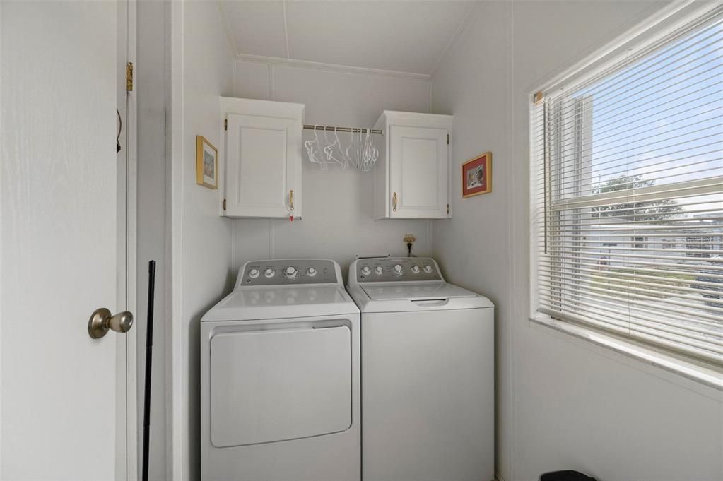 For Sale: $180,000 (3 beds, 2 baths, 1296 Square Feet)