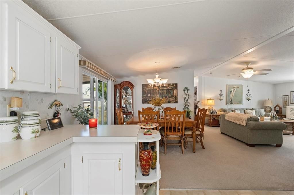 For Sale: $180,000 (3 beds, 2 baths, 1296 Square Feet)