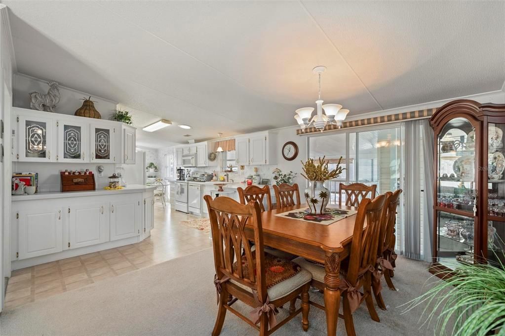 For Sale: $180,000 (3 beds, 2 baths, 1296 Square Feet)