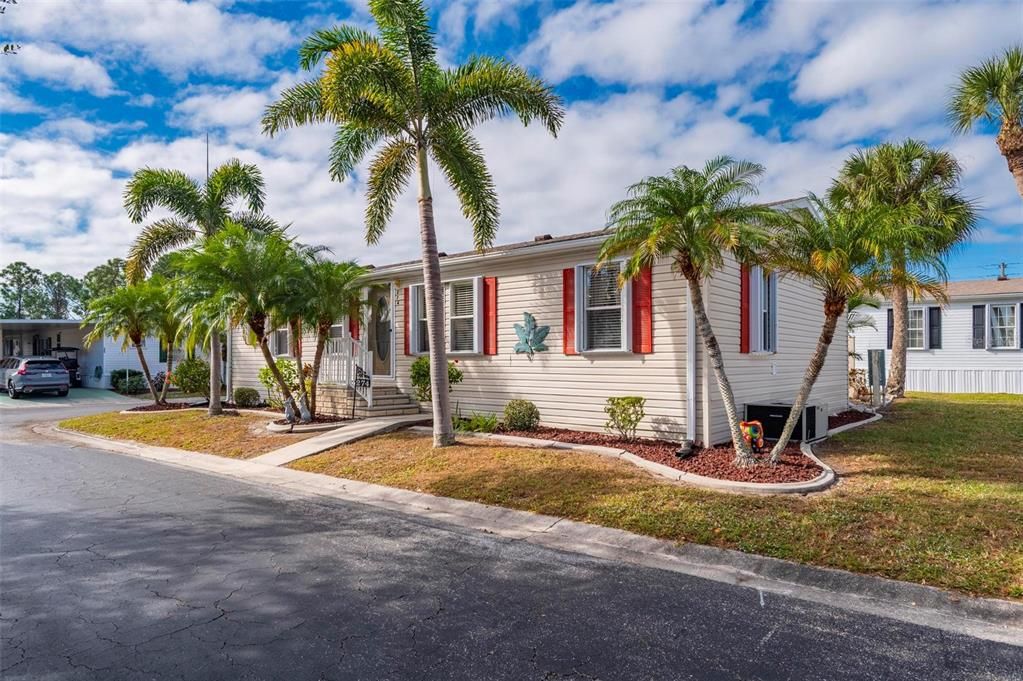 For Sale: $180,000 (3 beds, 2 baths, 1296 Square Feet)