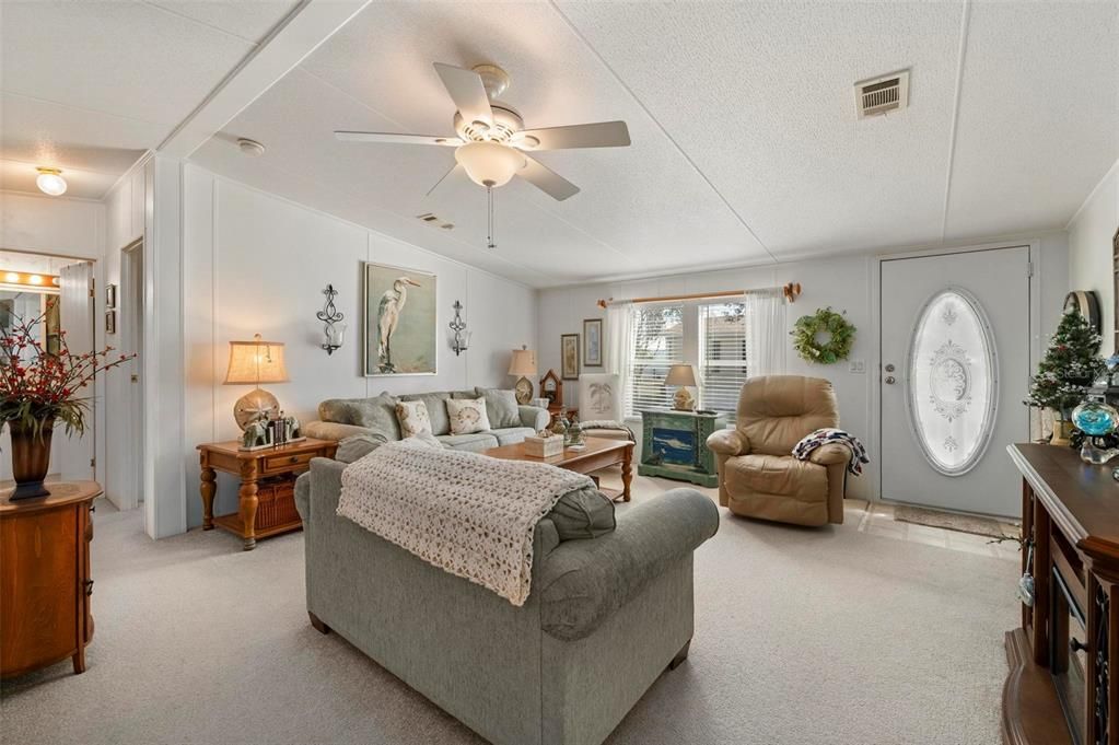 For Sale: $180,000 (3 beds, 2 baths, 1296 Square Feet)