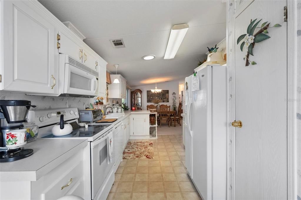 For Sale: $180,000 (3 beds, 2 baths, 1296 Square Feet)