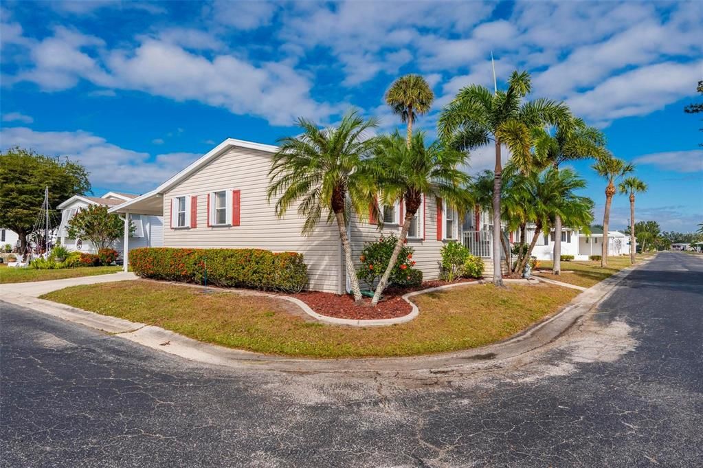 For Sale: $180,000 (3 beds, 2 baths, 1296 Square Feet)