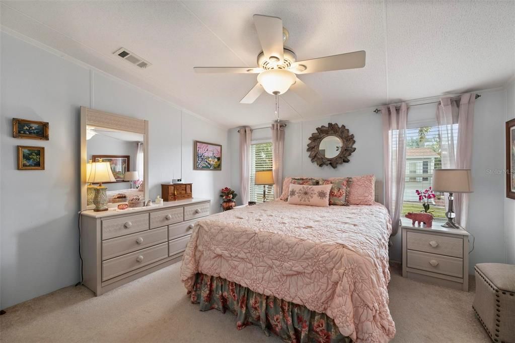 For Sale: $180,000 (3 beds, 2 baths, 1296 Square Feet)