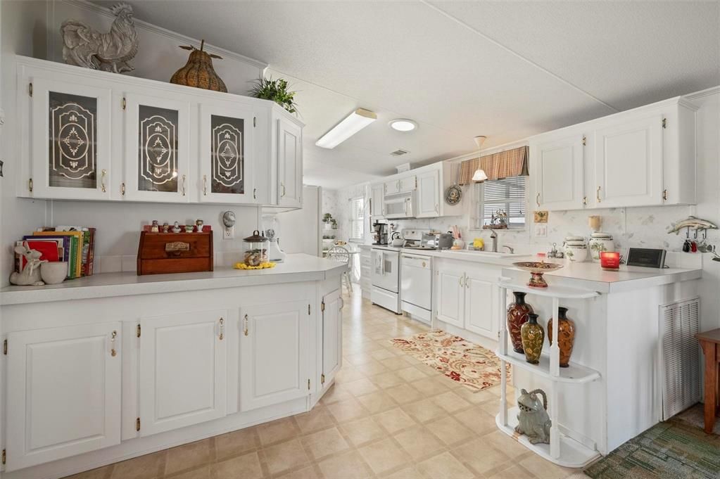 For Sale: $180,000 (3 beds, 2 baths, 1296 Square Feet)