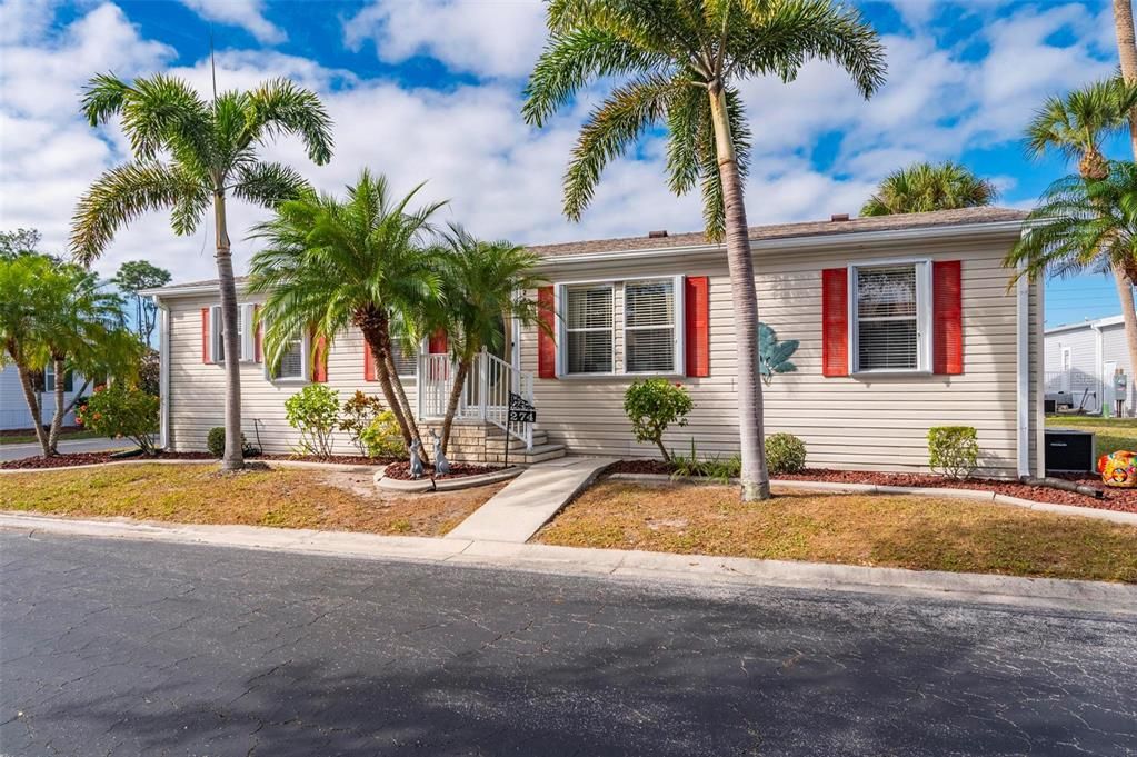 For Sale: $180,000 (3 beds, 2 baths, 1296 Square Feet)