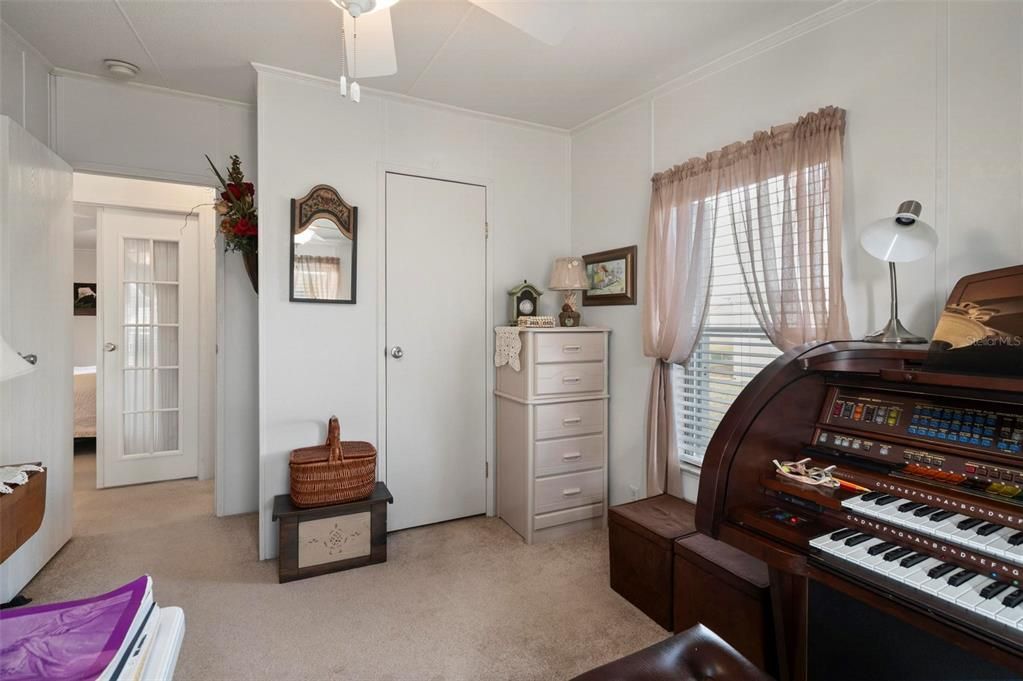 For Sale: $180,000 (3 beds, 2 baths, 1296 Square Feet)