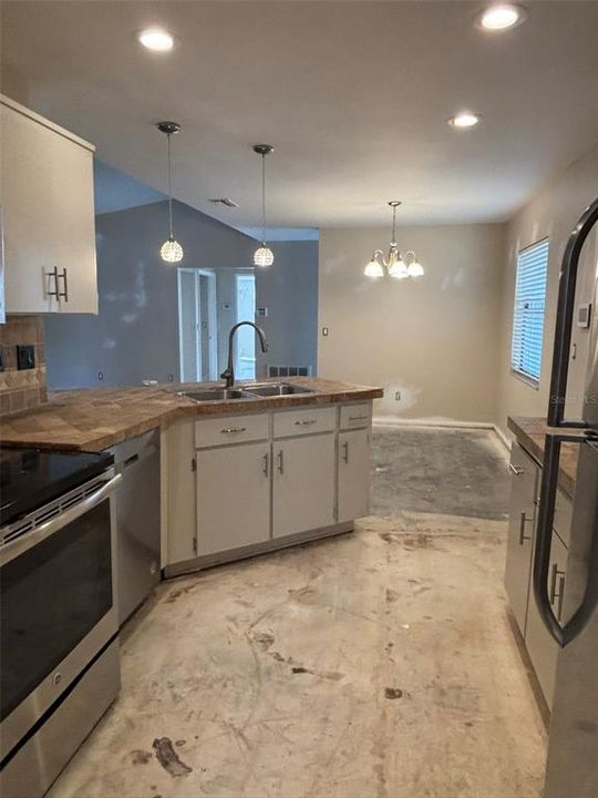 En Venta: $419,000 (3 camas, 2 baños, 1383 Pies cuadrados)