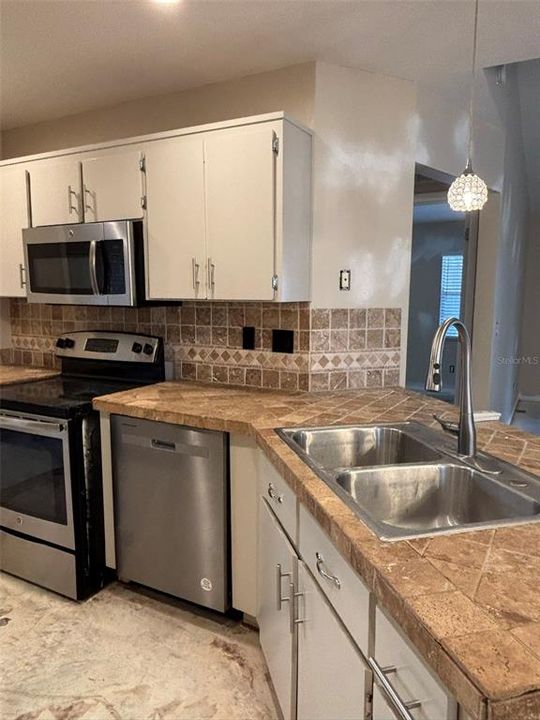 En Venta: $419,000 (3 camas, 2 baños, 1383 Pies cuadrados)