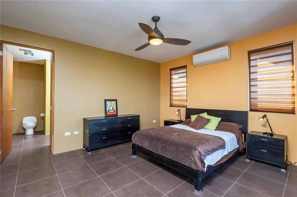 For Sale: $724,000 (2 beds, 2 baths, 1834 Square Feet)