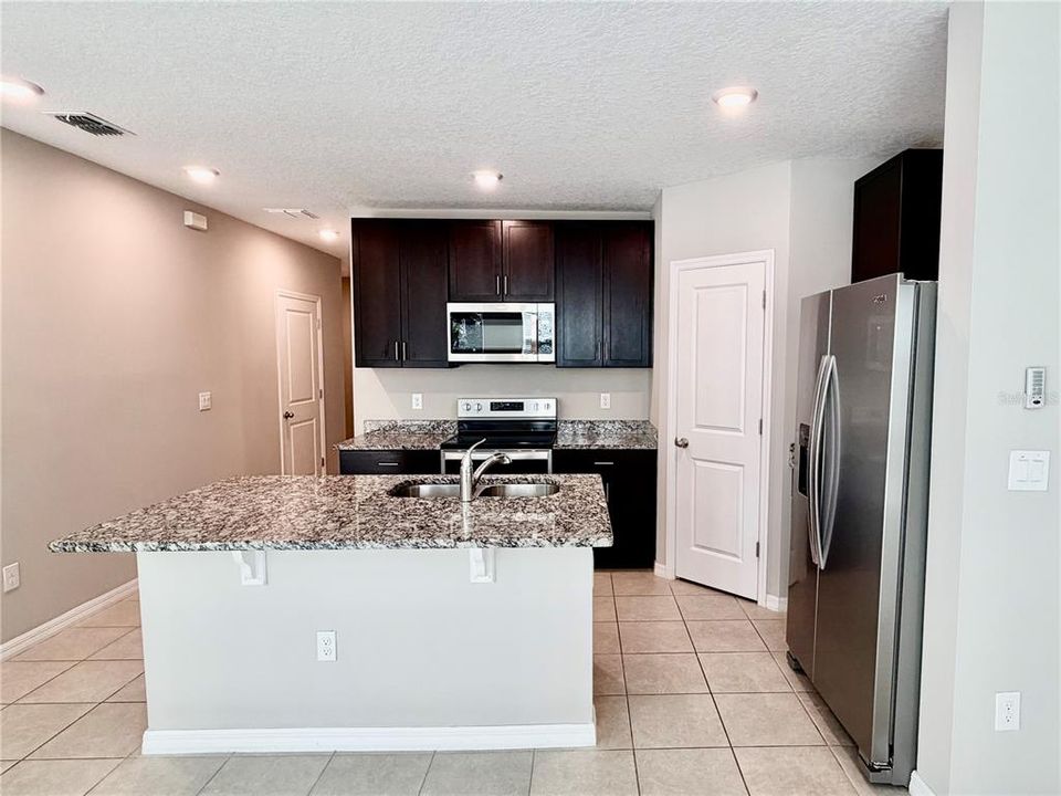 出租: $2,100 (3 贝兹, 2 浴室, 1539 平方英尺)