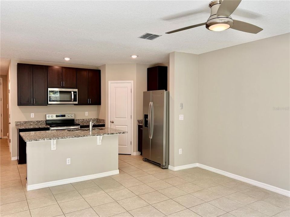 出租: $2,100 (3 贝兹, 2 浴室, 1539 平方英尺)