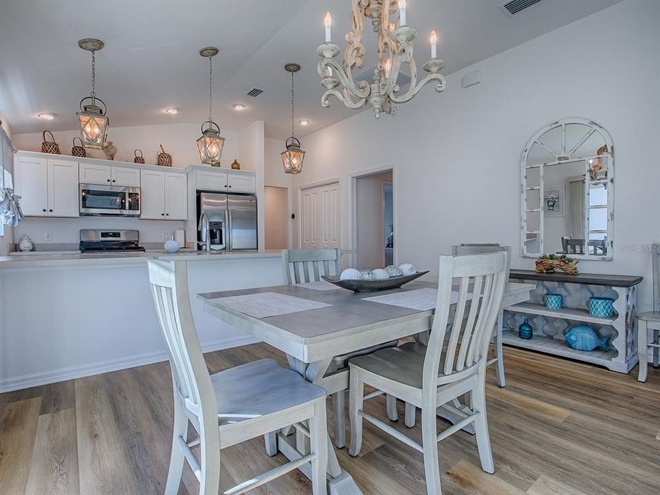 На продажу: $438,900 (3 спален, 2 ванн, 1497 Квадратных фут)