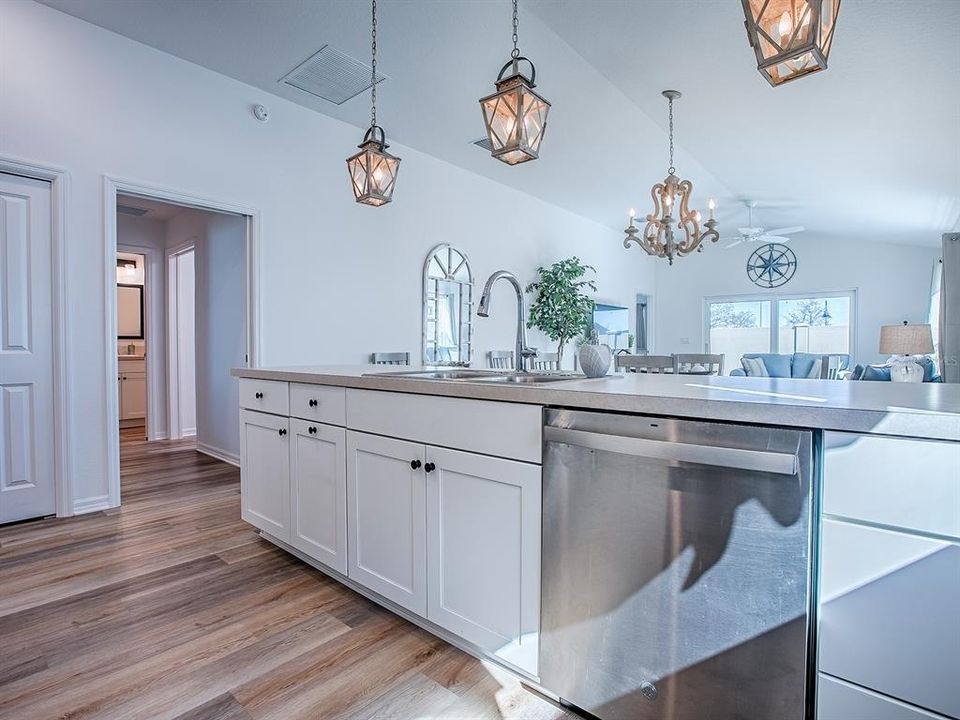 На продажу: $438,900 (3 спален, 2 ванн, 1497 Квадратных фут)