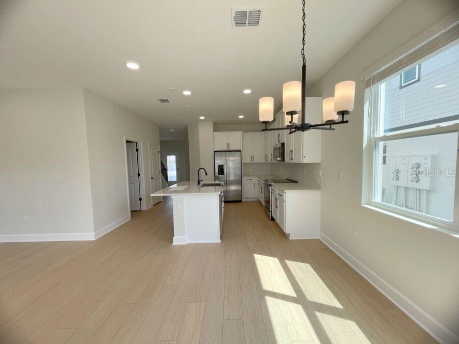 For Rent: $3,250 (3 beds, 2 baths, 1850 Square Feet)