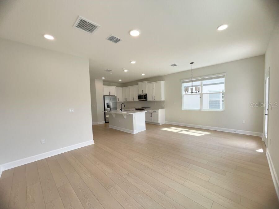 For Rent: $3,250 (3 beds, 2 baths, 1850 Square Feet)