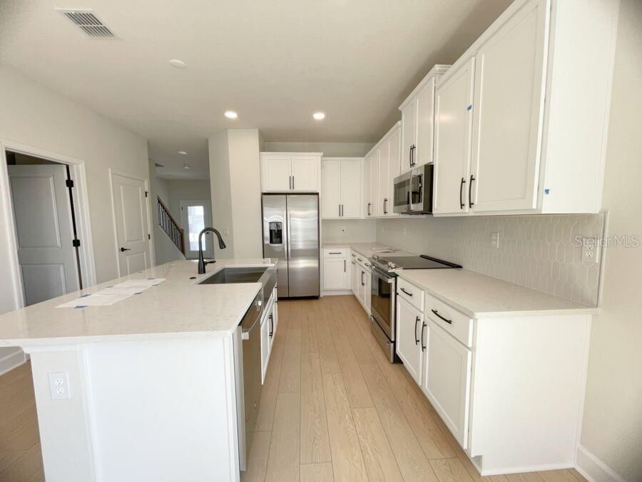 For Rent: $3,250 (3 beds, 2 baths, 1850 Square Feet)