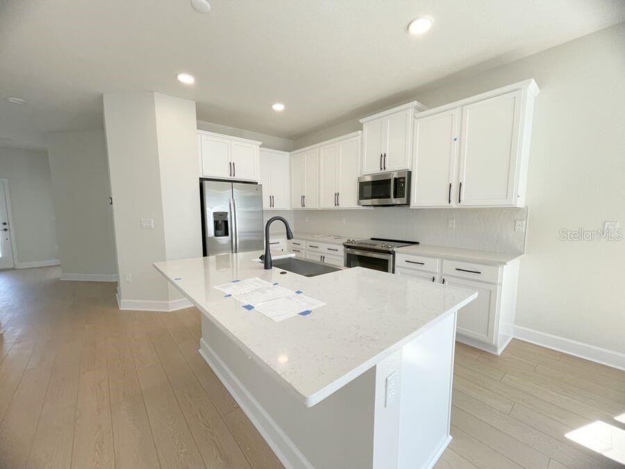 For Rent: $3,250 (3 beds, 2 baths, 1850 Square Feet)