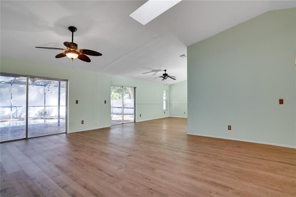 For Sale: $379,000 (3 beds, 2 baths, 1624 Square Feet)