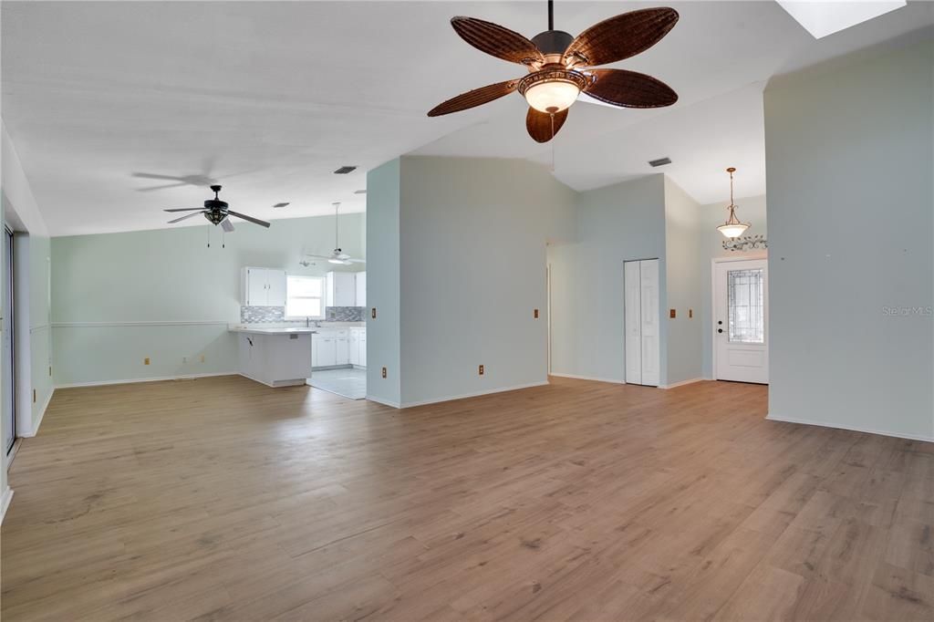 For Sale: $379,000 (3 beds, 2 baths, 1624 Square Feet)