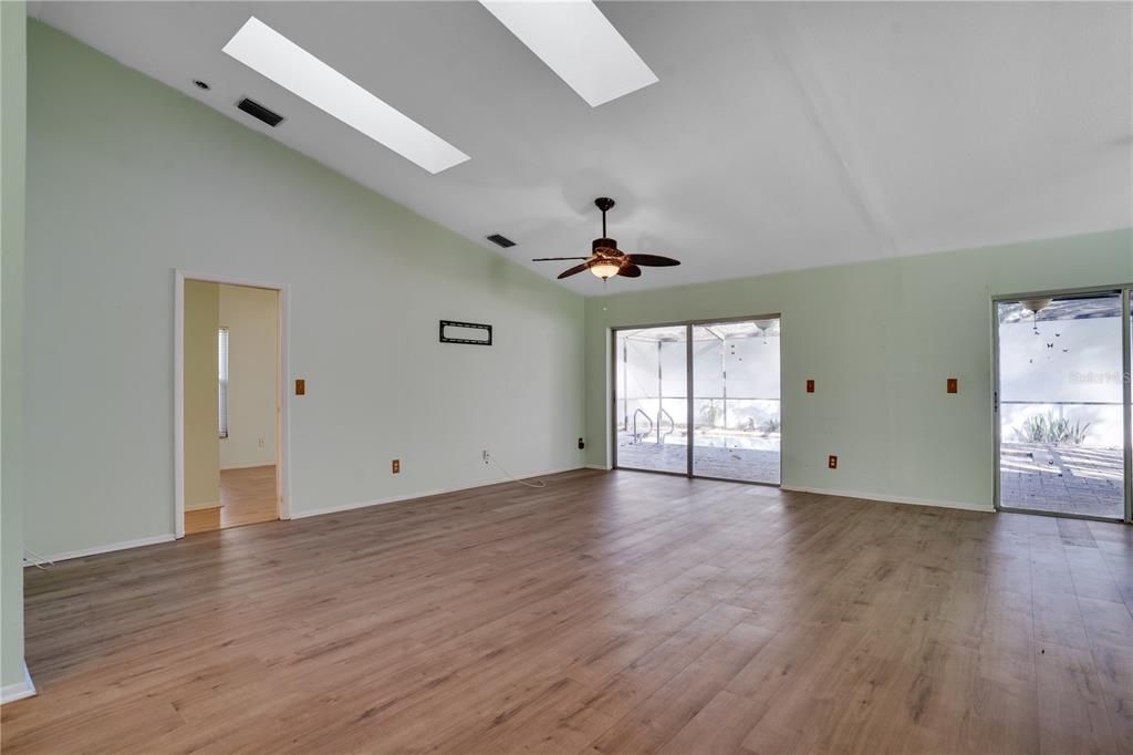 For Sale: $379,000 (3 beds, 2 baths, 1624 Square Feet)