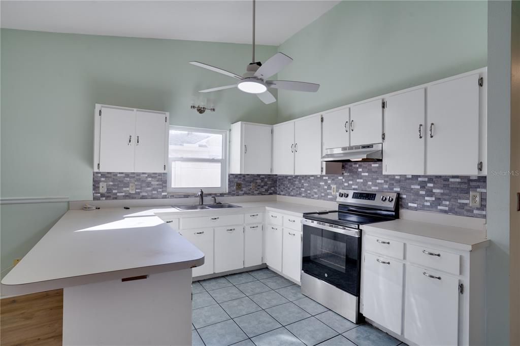 For Sale: $379,000 (3 beds, 2 baths, 1624 Square Feet)