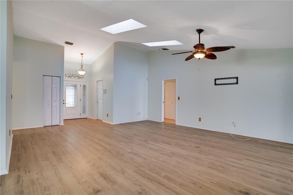 For Sale: $379,000 (3 beds, 2 baths, 1624 Square Feet)