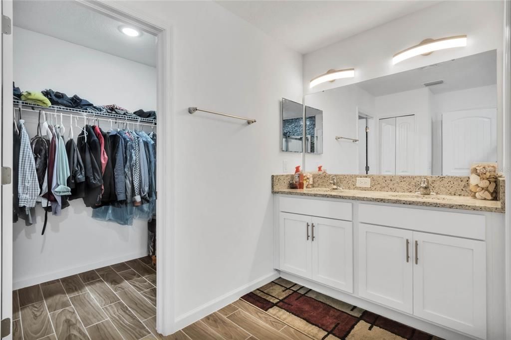 待售: $329,990 (4 贝兹, 2 浴室, 1726 平方英尺)