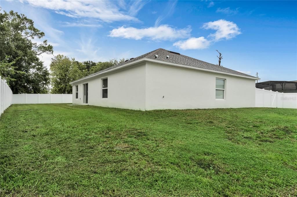 待售: $329,990 (4 贝兹, 2 浴室, 1726 平方英尺)