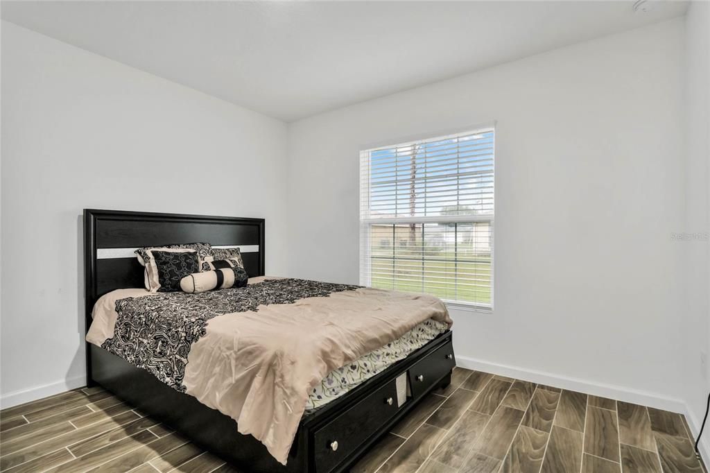 待售: $329,990 (4 贝兹, 2 浴室, 1726 平方英尺)