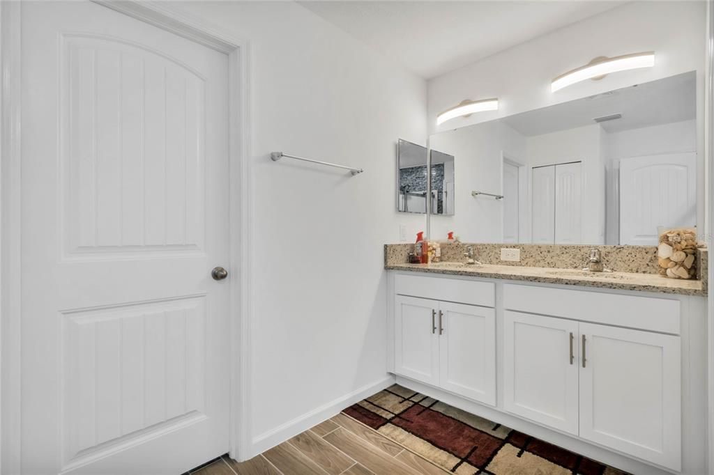 待售: $329,990 (4 贝兹, 2 浴室, 1726 平方英尺)