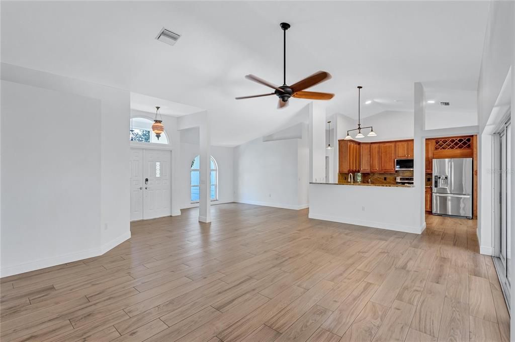 En Venta: $575,000 (3 camas, 2 baños, 1842 Pies cuadrados)