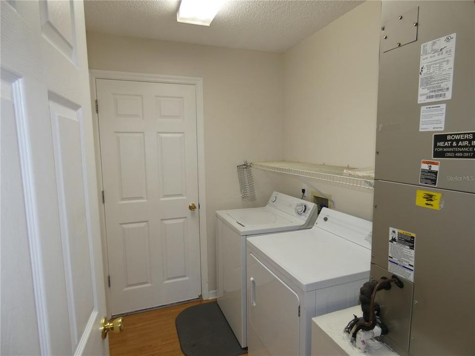 For Sale: $270,000 (3 beds, 2 baths, 1588 Square Feet)