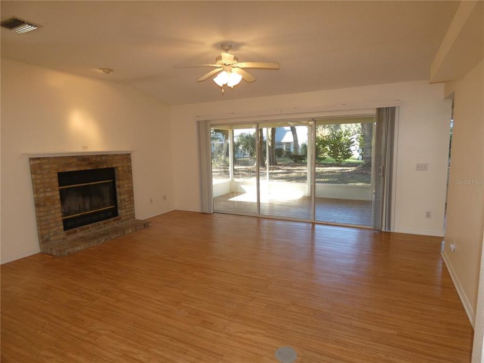 For Sale: $270,000 (3 beds, 2 baths, 1588 Square Feet)