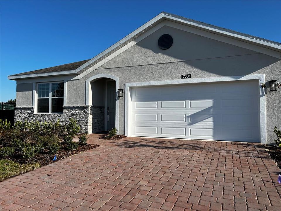 Vendido Recientemente: $413,990 (4 camas, 2 baños, 2103 Pies cuadrados)