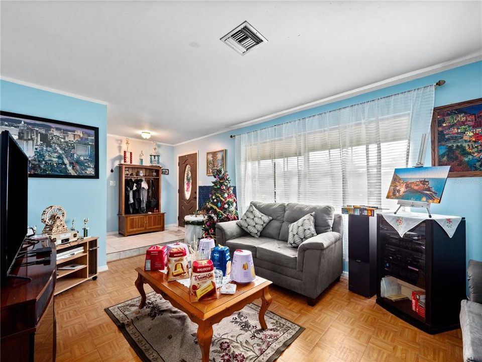 На продажу: $625,000 (4 спален, 2 ванн, 1728 Квадратных фут)