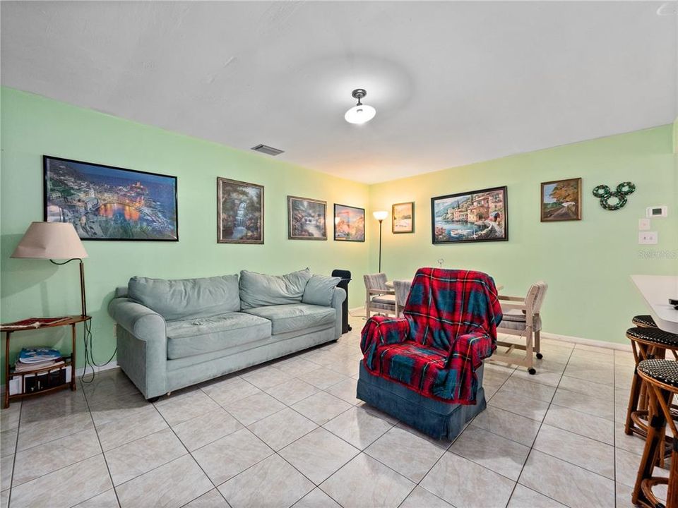 На продажу: $625,000 (4 спален, 2 ванн, 1728 Квадратных фут)