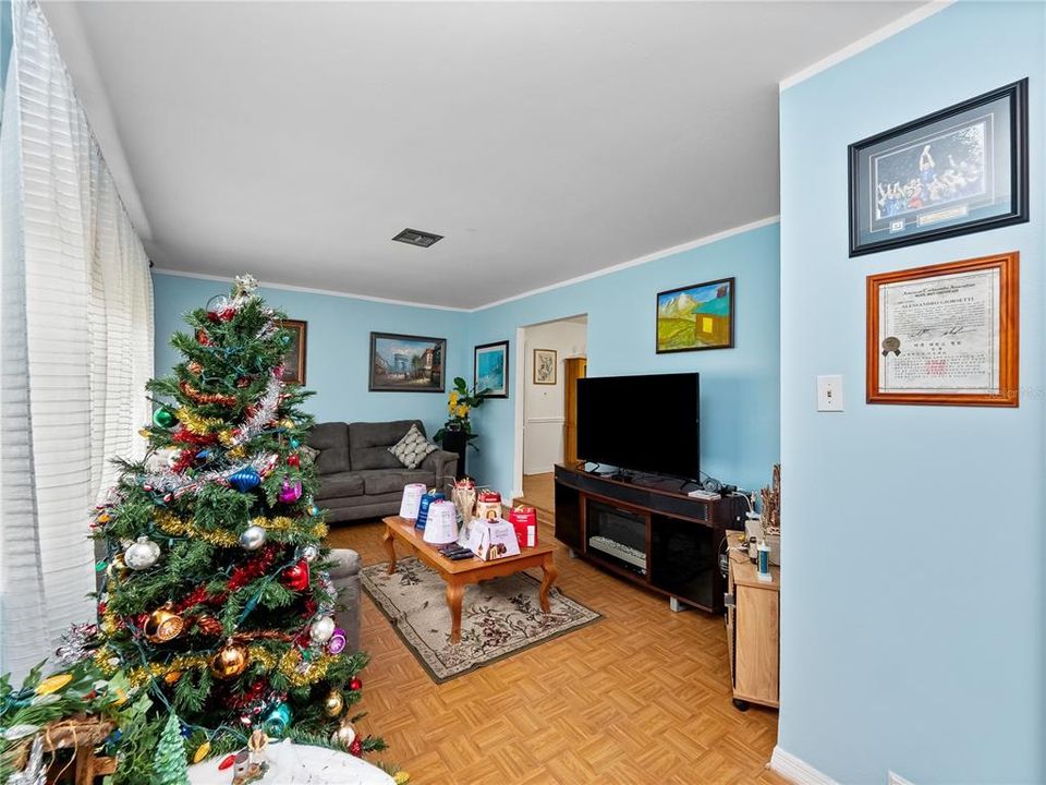 На продажу: $625,000 (4 спален, 2 ванн, 1728 Квадратных фут)