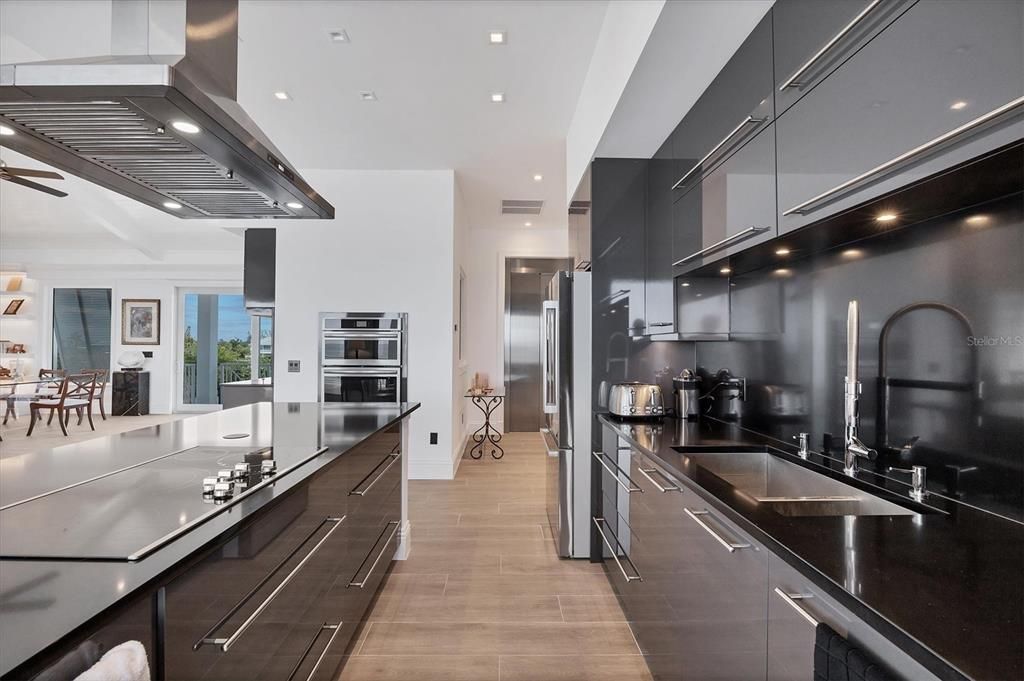 На продажу: $4,200,000 (4 спален, 4 ванн, 2844 Квадратных фут)