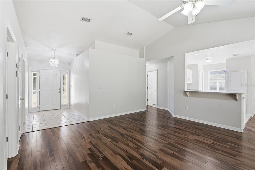 待售: $305,000 (3 贝兹, 2 浴室, 1458 平方英尺)