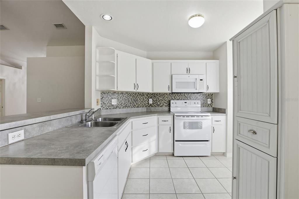 待售: $305,000 (3 贝兹, 2 浴室, 1458 平方英尺)