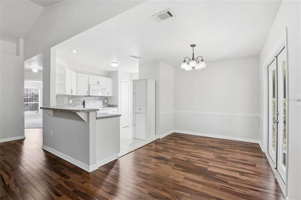 待售: $305,000 (3 贝兹, 2 浴室, 1458 平方英尺)