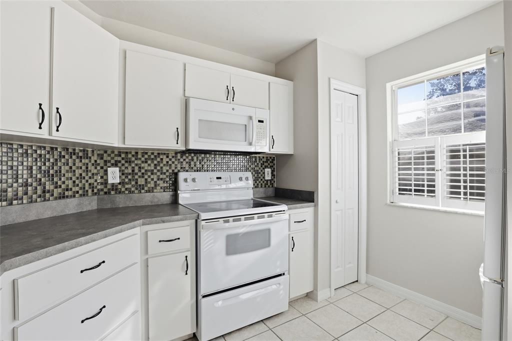 待售: $305,000 (3 贝兹, 2 浴室, 1458 平方英尺)