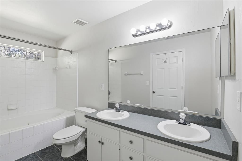 待售: $305,000 (3 贝兹, 2 浴室, 1458 平方英尺)